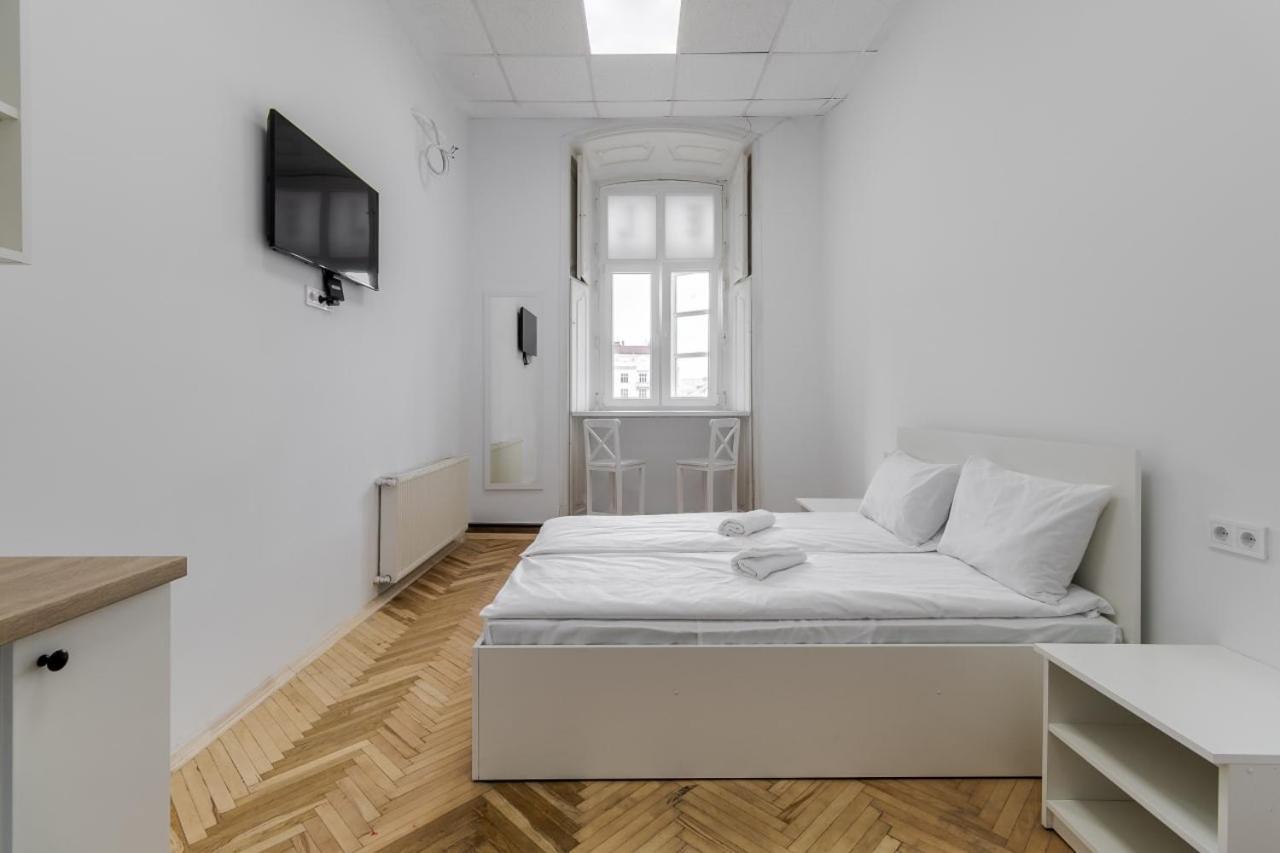 In Town Hostel Lviv Exterior photo