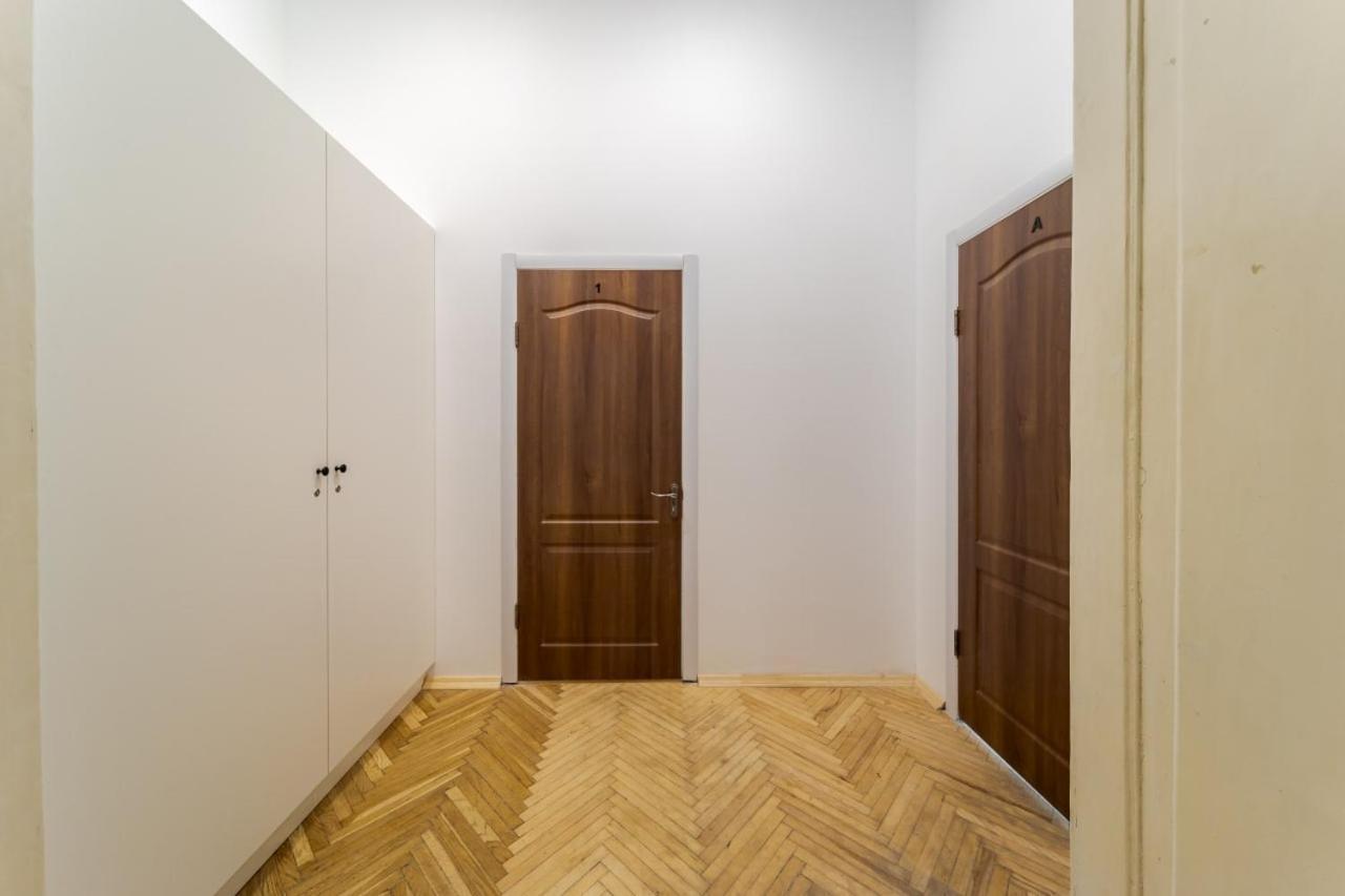In Town Hostel Lviv Exterior photo