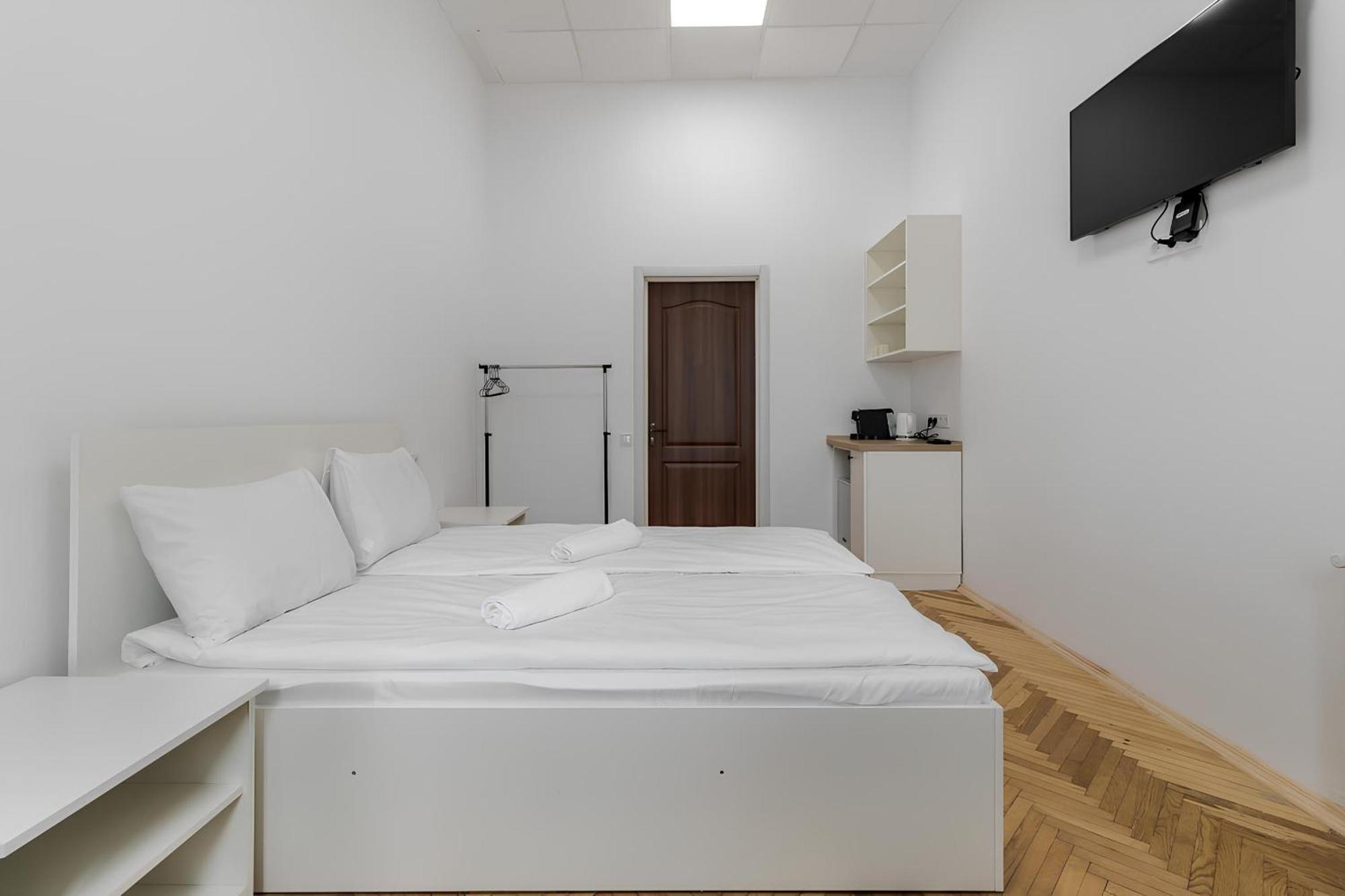 In Town Hostel Lviv Exterior photo
